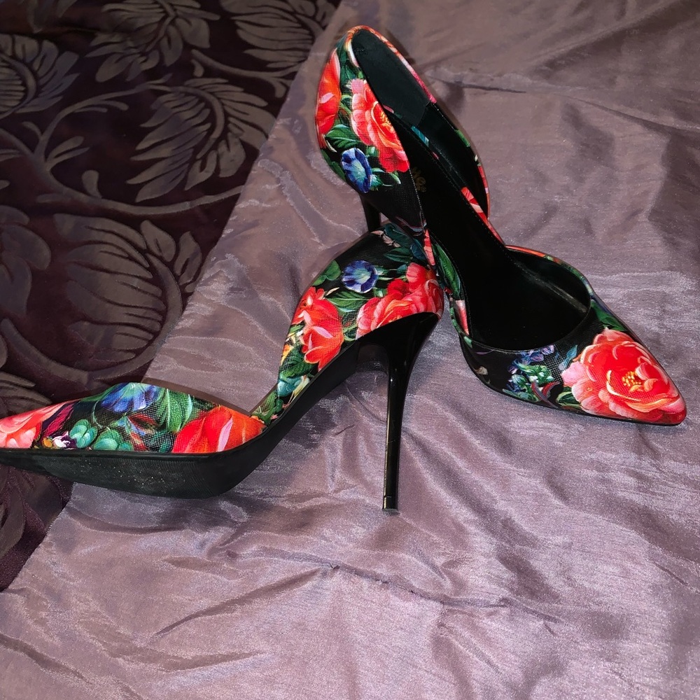 Pointed shoes